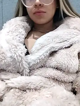 Snapshot of fofinhaa12 chatting on 10/07/25, 04:04 fofinhaa12 online show from 10/07/25, 04:04