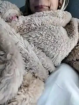 Snapshot of fofinhaa12 chatting on 11/14/25, 12:53 fofinhaa12 online show from 11/14/25, 12:53