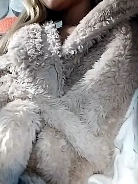 Snapshot of fofinhaa12 chatting on 11/27/25, 03:03 fofinhaa12 online show from 11/27/25, 03:03