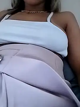 fofinhaa12 online show from 03/25/26, 05:52