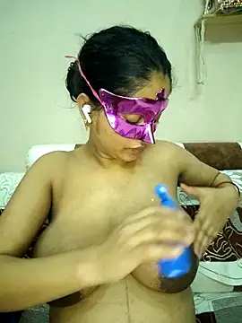 bigtitsqueen online show from 10/28/25, 05:00