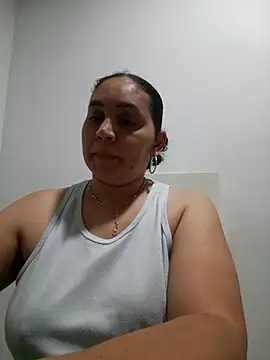 Snapshot of MirandaSoto chatting on 10/24/25, 03:58 MirandaSoto online show from 10/24/25, 03:58