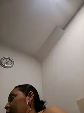 Snapshot of MirandaSoto chatting on 10/29/25, 03:31 MirandaSoto online show from 10/29/25, 03:31