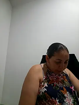 Snapshot of MirandaSoto chatting on 11/05/25, 03:17 MirandaSoto online show from 11/05/25, 03:17