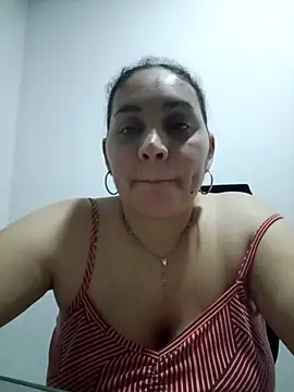 Snapshot of MirandaSoto chatting on 11/06/25, 04:13 MirandaSoto online show from 11/06/25, 04:13