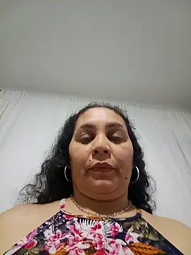 Snapshot of MirandaSoto chatting on 11/26/25, 04:35 MirandaSoto online show from 11/26/25, 04:35