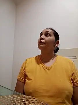 Snapshot of MirandaSoto chatting on 12/02/25, 03:34 MirandaSoto online show from 12/02/25, 03:34