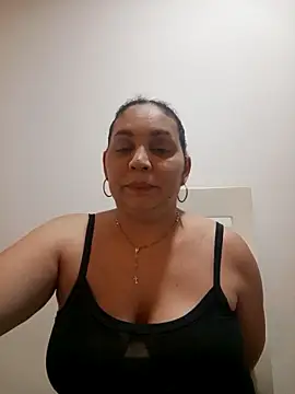 Snapshot of MirandaSoto chatting on 12/05/25, 03:26 MirandaSoto online show from 12/05/25, 03:26