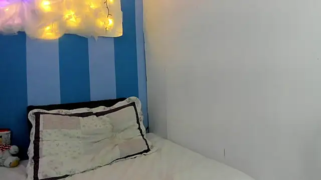 Snapshot of britny_clouds chatting on 12/24/24, 04:08 britny clouds online show from 12/24/24, 04:08