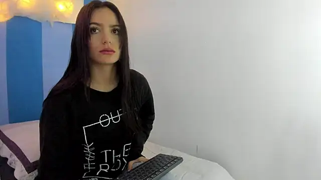 Snapshot of britny_clouds chatting on 12/27/24, 12:12 britny clouds online show from 12/27/24, 12:12