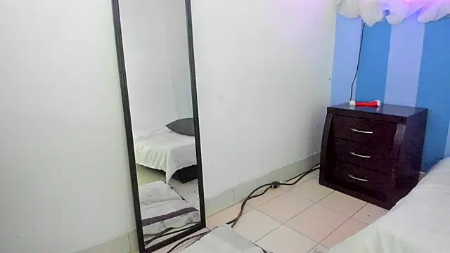 Snapshot of britny_clouds chatting on 12/28/24, 04:09 britny clouds online show from 12/28/24, 04:09