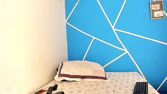 Snapshot of britny_clouds chatting on 02/06/25, 04:03 britny clouds online show from 02/06/25, 04:03