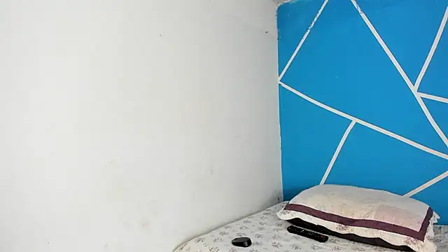 Snapshot of britny_clouds chatting on 02/12/25, 01:06 britny clouds online show from 02/12/25, 01:06