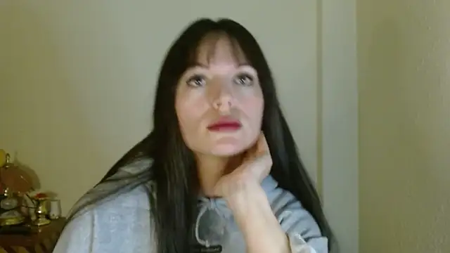 Snapshot of britny_clouds chatting on 11/28/25, 09:28 britny clouds online show from 11/28/25, 09:28