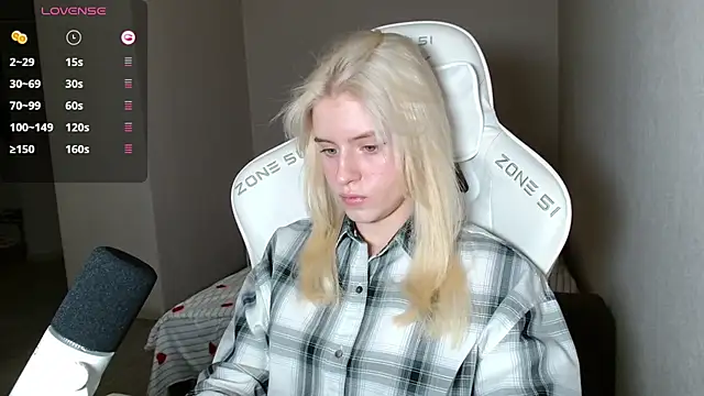 Snapshot of LizaKisses chatting on 09/18/25, 12:29 LizaKisses online show from 09/18/25, 12:29