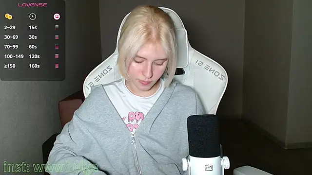 Snapshot of LizaKisses chatting on 10/15/25, 01:11 LizaKisses online show from 10/15/25, 01:11