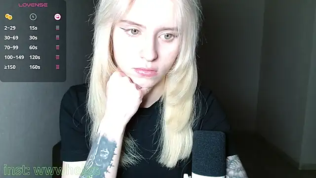 Snapshot of LizaKisses chatting on 10/17/25, 02:52 LizaKisses online show from 10/17/25, 02:52