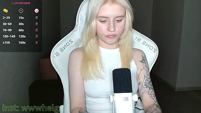 Snapshot of LizaKisses chatting on 10/18/25, 12:06 LizaKisses online show from 10/18/25, 12:06