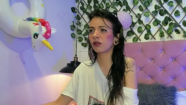 Snapshot of lauren_evans96 chatting on 10/23/25, 03:28 lauren evans96 online show from 10/23/25, 03:28