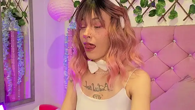 Snapshot of lauren_evans96 chatting on 10/28/25, 03:43 lauren evans96 online show from 10/28/25, 03:43