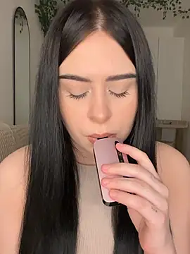  SweetCandyy online show from 04/17/26, 07:50