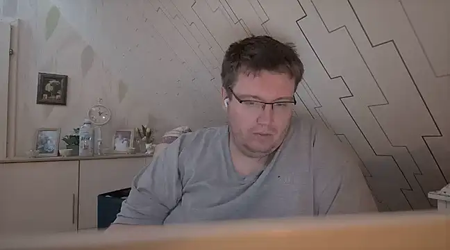 Snapshot of der_alex38 chatting on 02/11/25, 10:18 der alex38 online show from 02/11/25, 10:18