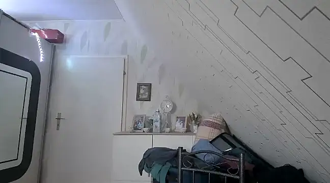 Snapshot of der_alex38 chatting on 02/13/25, 12:32 der alex38 online show from 02/13/25, 12:32