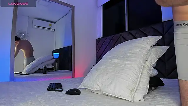 Snapshot of Luca_ferrer_ chatting on 02/09/25, 04:36 Luca ferrer online show from 02/09/25, 04:36