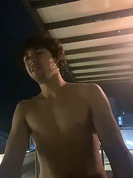 Snapshot of Luca_ferrer_ chatting on 03/19/25, 07:40 Luca ferrer online show from 03/19/25, 07:40