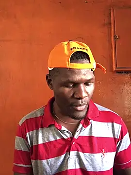 Snapshot of HutchMansell chatting on 12/29/24, 01:28 HutchMansell online show from 12/29/24, 01:28