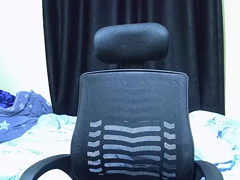 Snapshot of Horny-slut_ chatting on 12/22/25, 08:33 Horny-slut online show from 12/22/25, 08:33