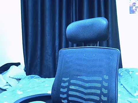 Snapshot of Horny-slut_ chatting on 01/14/26, 04:40 Horny-slut online show from 01/14/26, 04:40