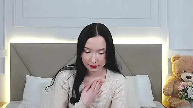 LeilaLow online show from 12/17/24, 03:06