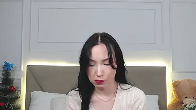 LeilaLow online show from 12/29/24, 12:01