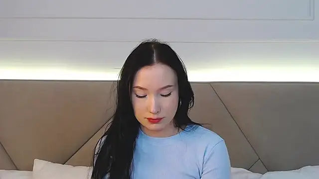 LeilaLow online show from 02/25/25, 06:20