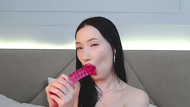 LeilaLow online show from 03/21/25, 03:13