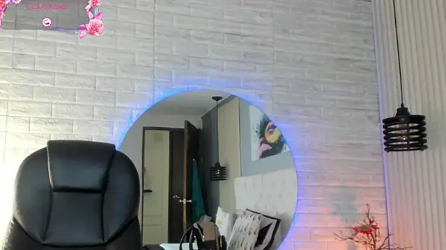 Snapshot of nicole__parker1 chatting on 01/13/25, 12:24 nicole  parker1 online show from 01/13/25, 12:24
