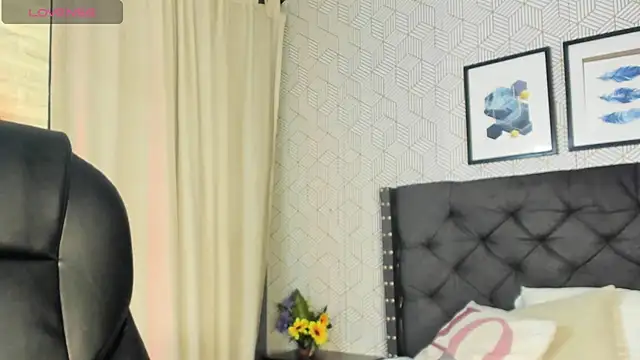 Snapshot of nicole__parker1 chatting on 01/19/25, 03:53 nicole  parker1 online show from 01/19/25, 03:53