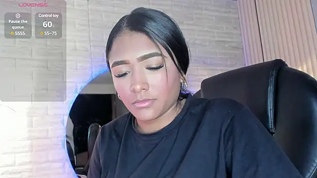 Snapshot of nicole__parker1 chatting on 02/18/25, 12:28 nicole  parker1 online show from 02/18/25, 12:28