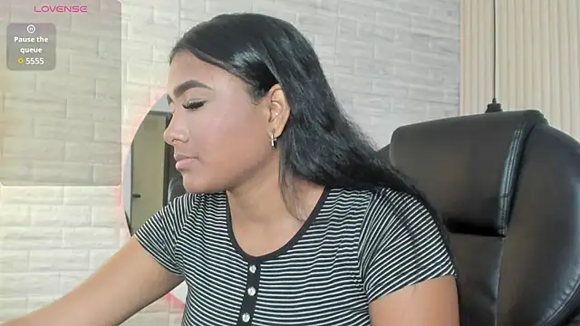 Snapshot of nicole__parker1 chatting on 03/05/25, 12:22 nicole  parker1 online show from 03/05/25, 12:22