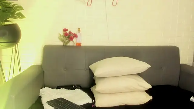 karina gomez 18 online show from 10/06/25, 11:29