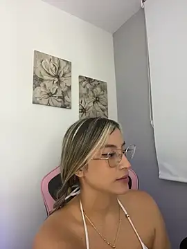 Issabela G1 online show from 04/30/26, 12:06