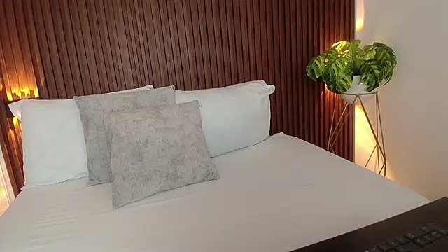 Snapshot of lindaa_natashaa chatting on 12/02/24, 03:14 lindaa natashaa online show from 12/02/24, 03:14