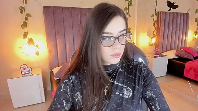 Snapshot of Charlotte_Olsen_ chatting on 10/19/25, 02:07 Charlotte Olsen online show from 10/19/25, 02:07