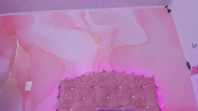 Snapshot of Bella__sweet chatting on 12/16/24, 06:49 Bella sweet online show from 12/16/24, 06:49