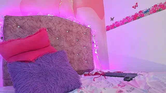 Snapshot of Bella__sweet chatting on 01/03/25, 09:57 Bella sweet online show from 01/03/25, 09:57