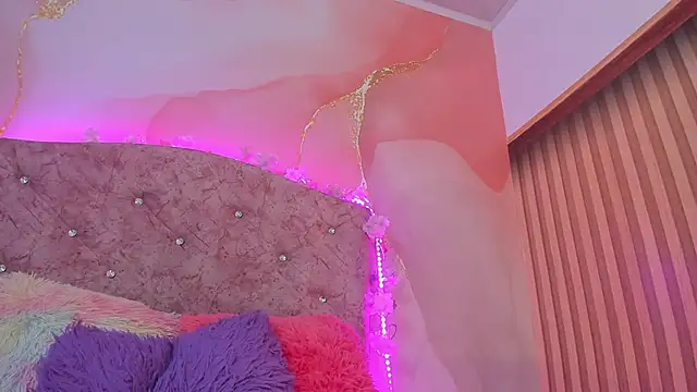 Snapshot of Bella__sweet chatting on 02/21/25, 06:48 Bella sweet online show from 02/21/25, 06:48