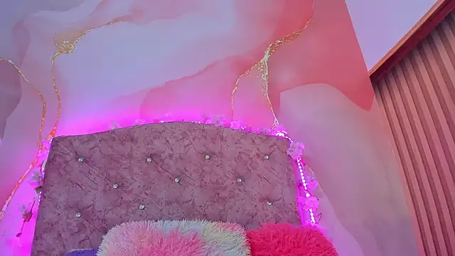 Snapshot of Bella__sweet chatting on 02/22/25, 06:41 Bella sweet online show from 02/22/25, 06:41