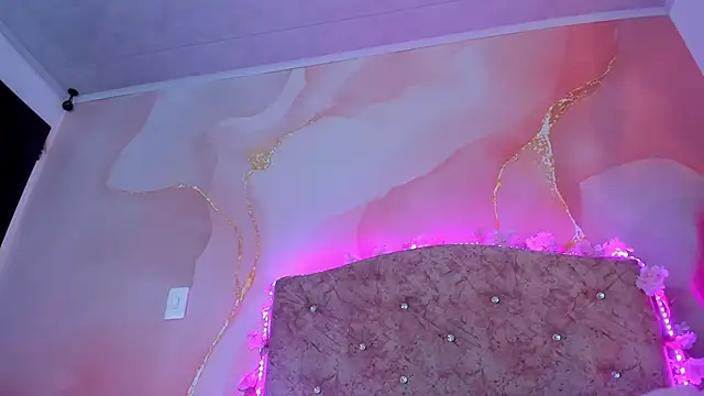 Snapshot of Bella__sweet chatting on 02/25/25, 06:42 Bella sweet online show from 02/25/25, 06:42