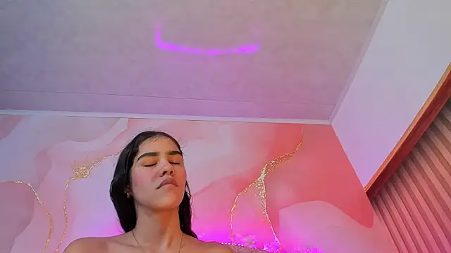 Snapshot of Bella__sweet chatting on 03/11/25, 06:30 Bella sweet online show from 03/11/25, 06:30